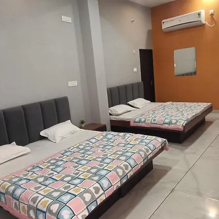 Hotel Staymore Premium Rooms And Ac Dorms Maheshwar Exterior photo