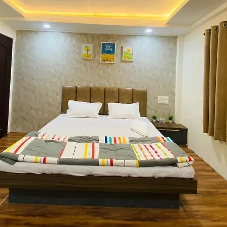 Hotel Staymore Premium Rooms And Ac Dorms Maheshwar Exterior photo