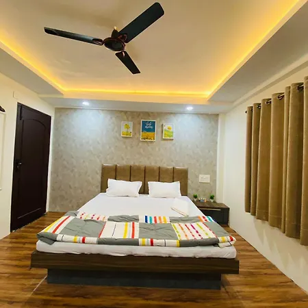 Hotel Staymore Premium Rooms And Ac Dorms Maheshwar Room photo