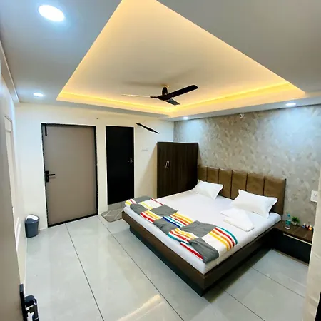 Hotel Staymore Premium Rooms And Ac Dorms Maheshwar Exterior photo