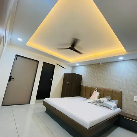 Hotel Staymore Premium Rooms And Ac Dorms Maheshwar Exterior photo