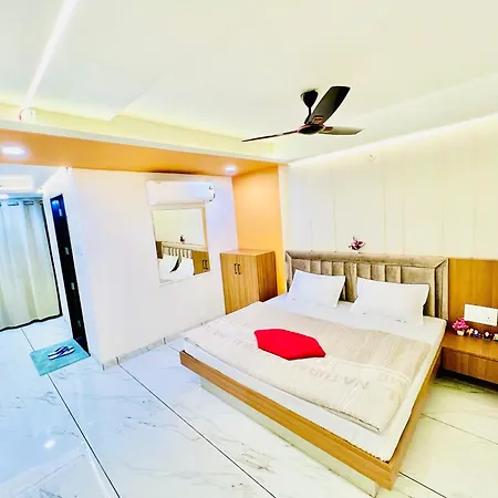 Hotel Staymore Premium Rooms And Ac Dorms Maheshwar Exterior photo