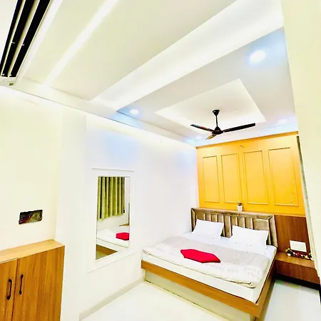 Hotel Staymore Premium Rooms And Ac Dorms Maheshwar Exterior photo