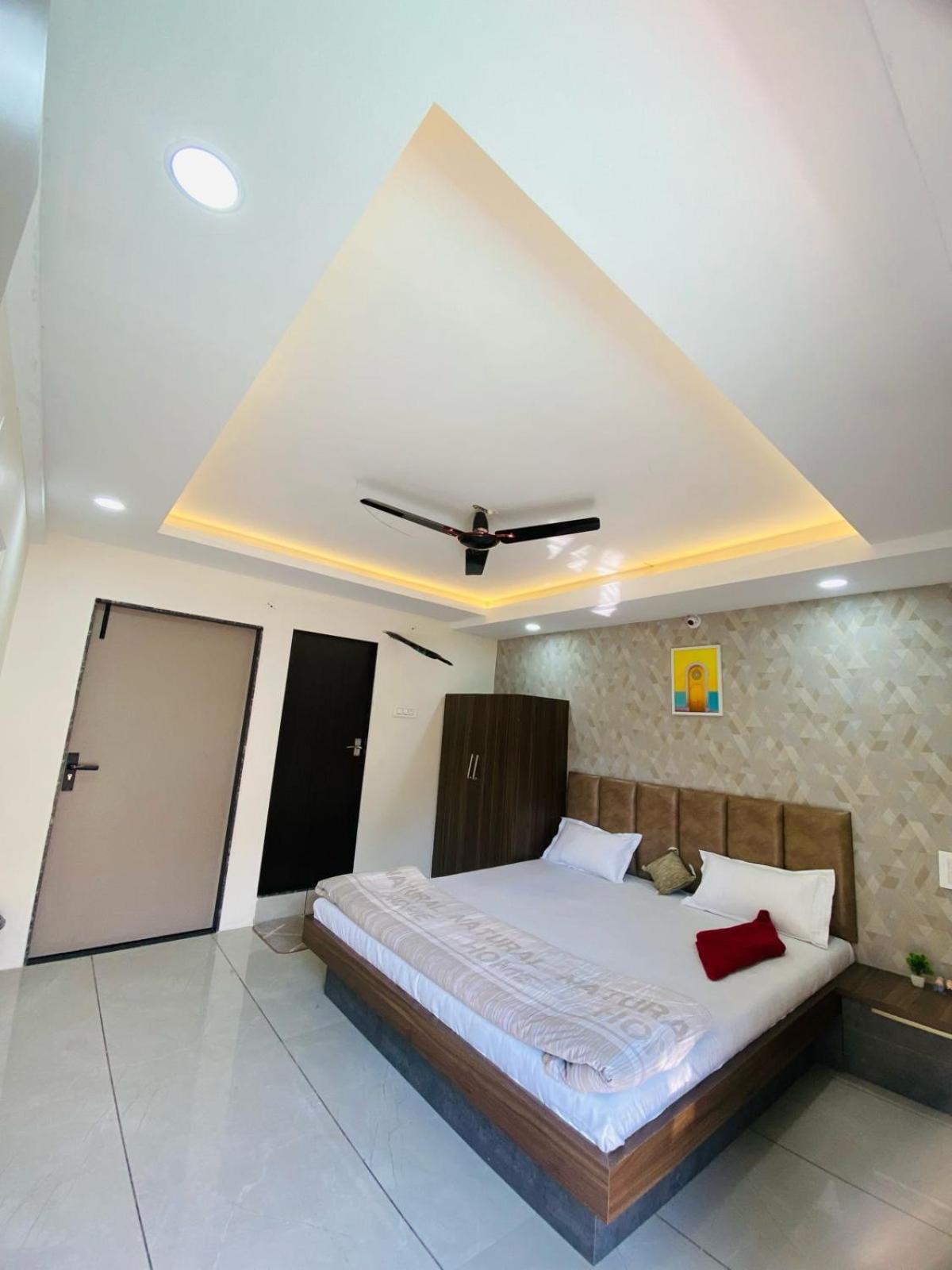 Staymore Premium And Ac Dorms Maheshwar