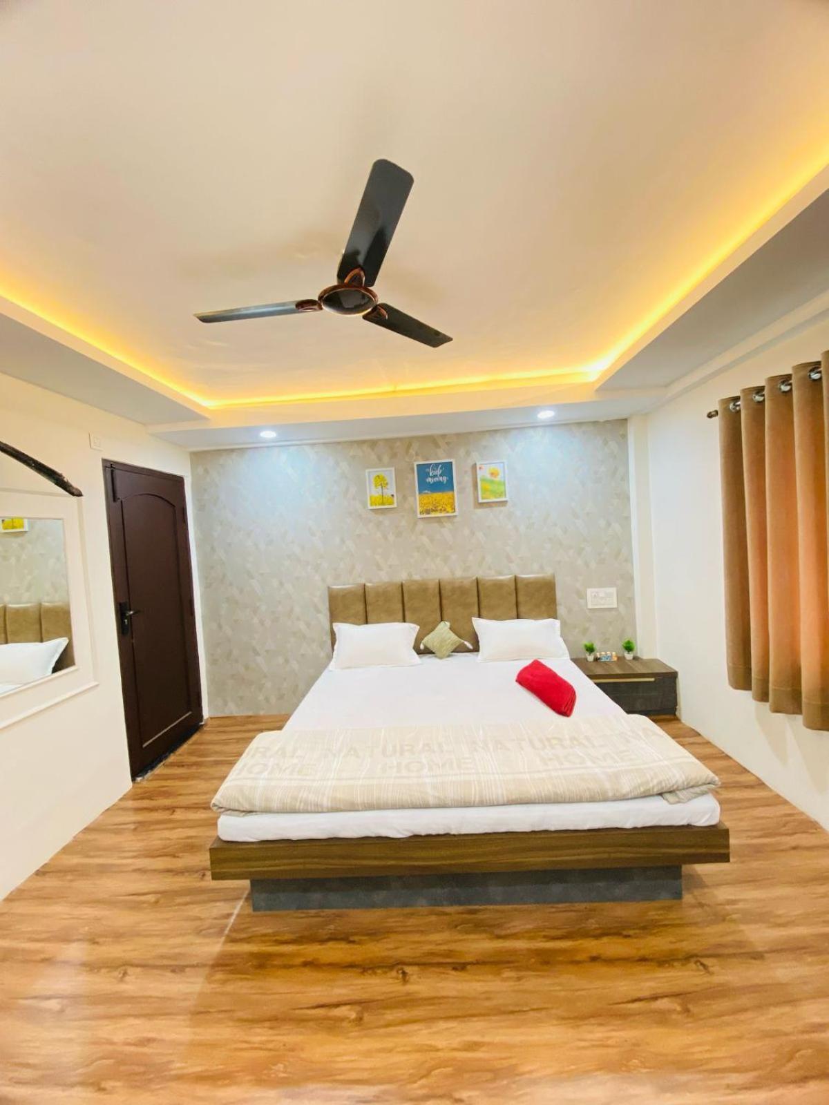 Staymore Premium And Ac Dorms Homestay