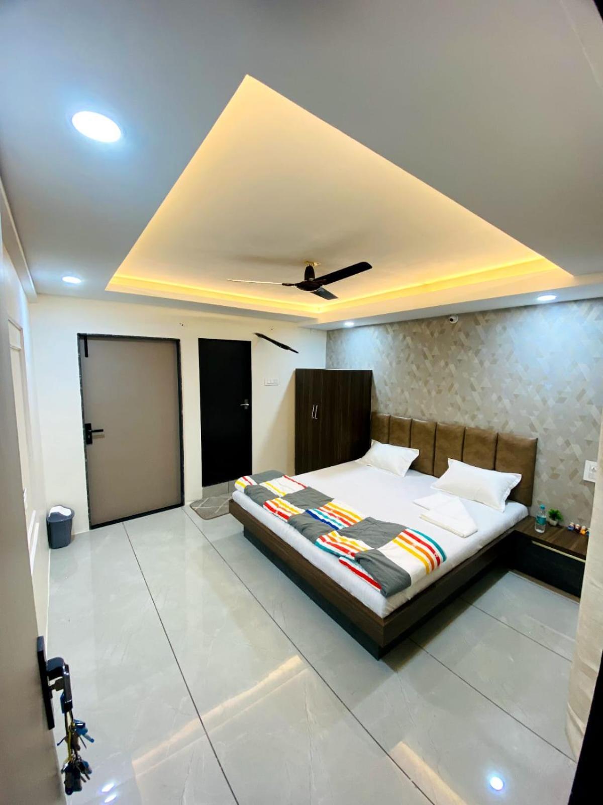 Staymore Premium And Ac Dorms Homestay