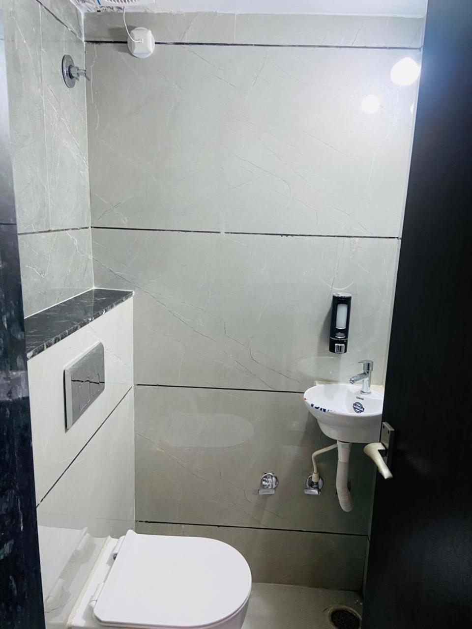 Staymore Premium And Ac Dorms Homestay