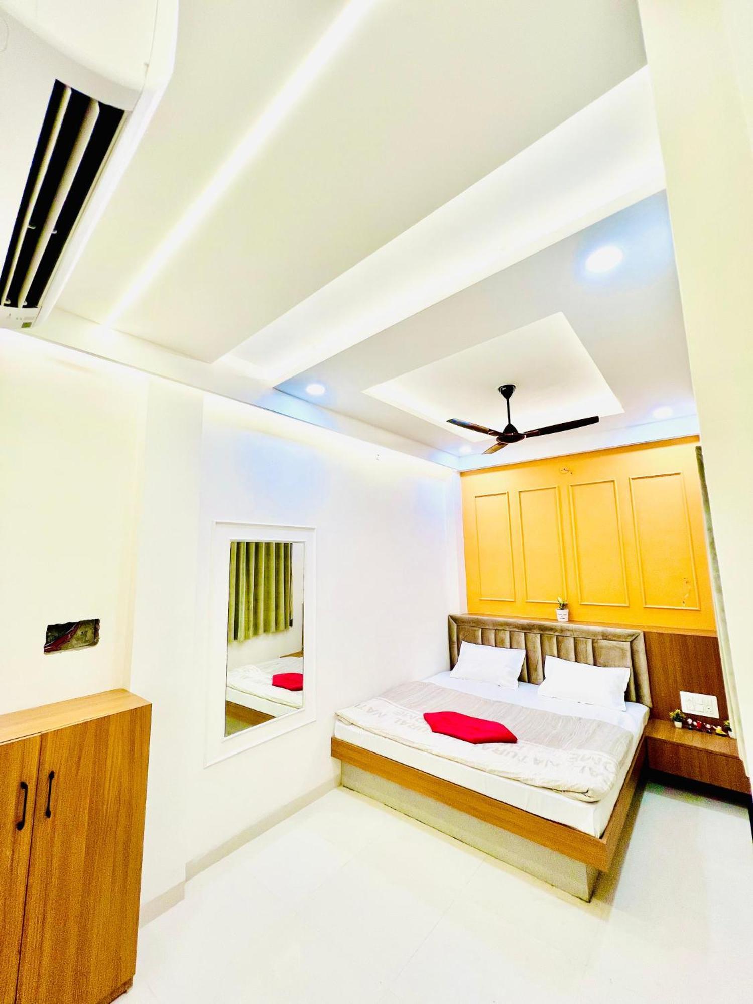 Staymore Premium And Ac Dorms Maheshwar