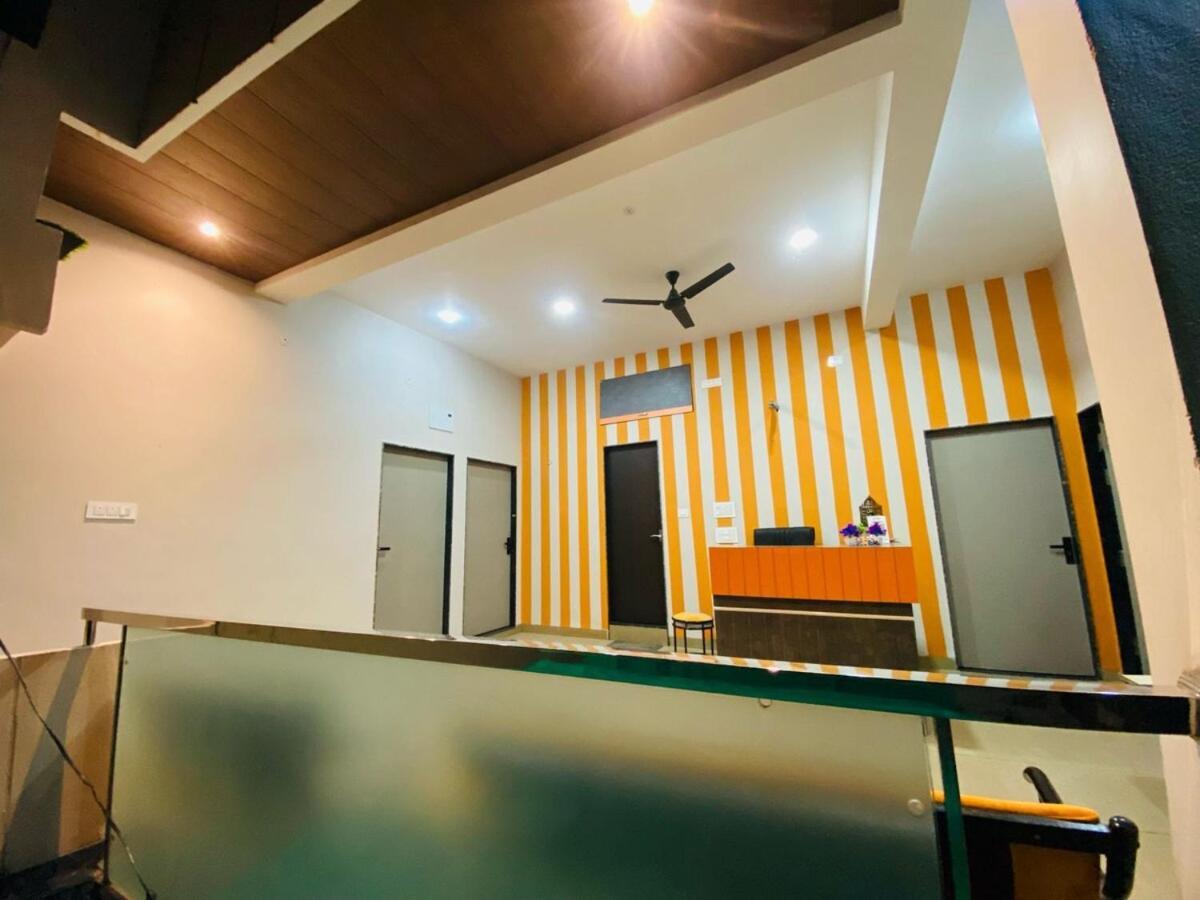 Staymore Premium And Ac Dorms Maheshwar