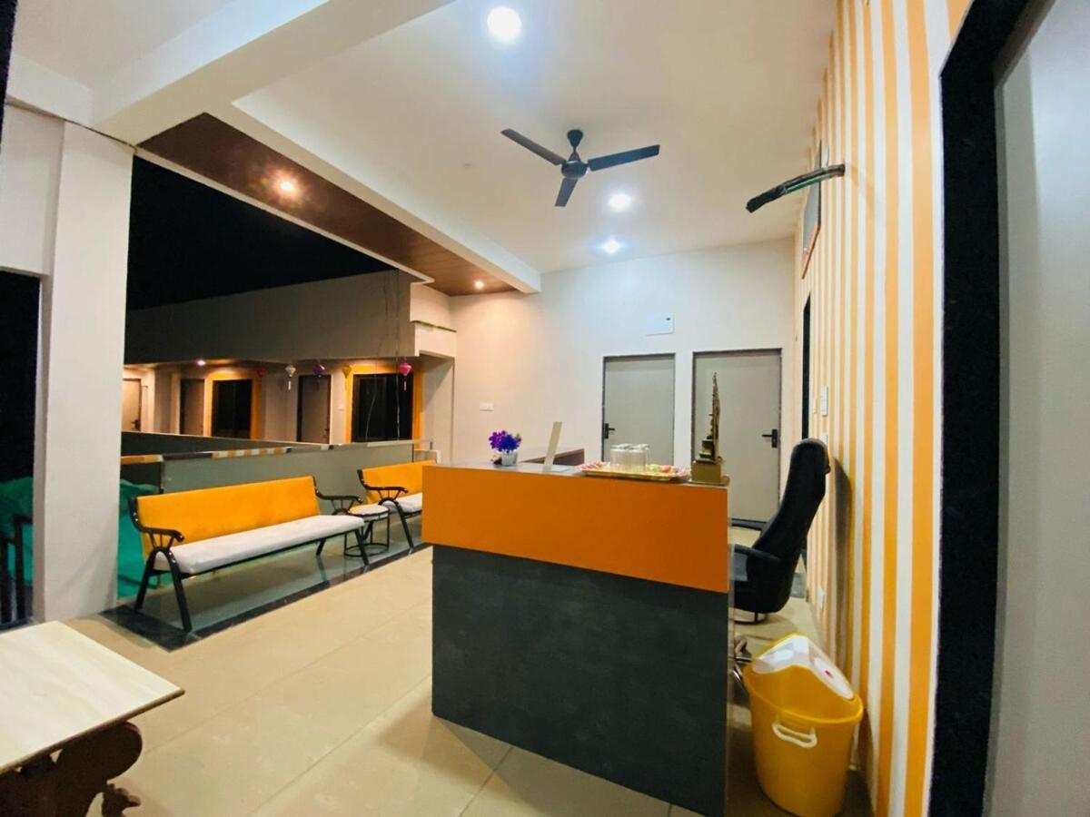 Staymore Premium And Ac Dorms * Maheshwar